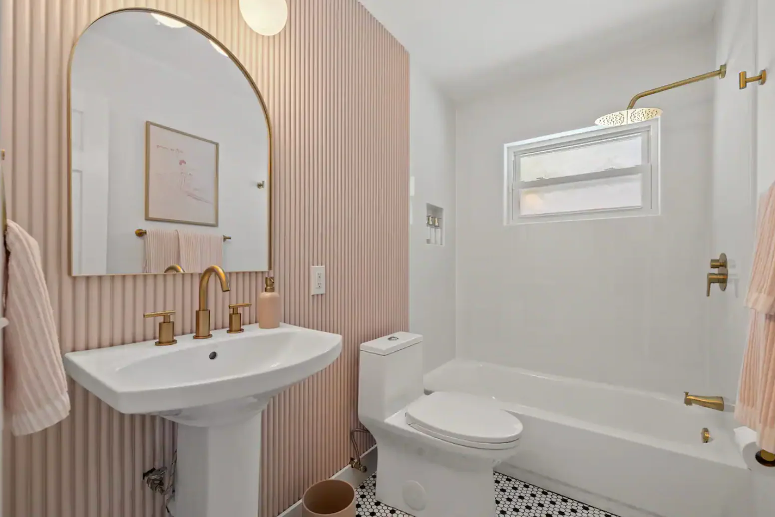 St Pete Bachelorette Weekend With Decor, Housing, and Activities Tier 1 - Image 4